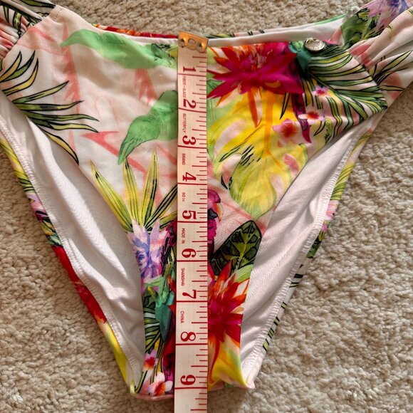 Bikini - Picture 12 of 12